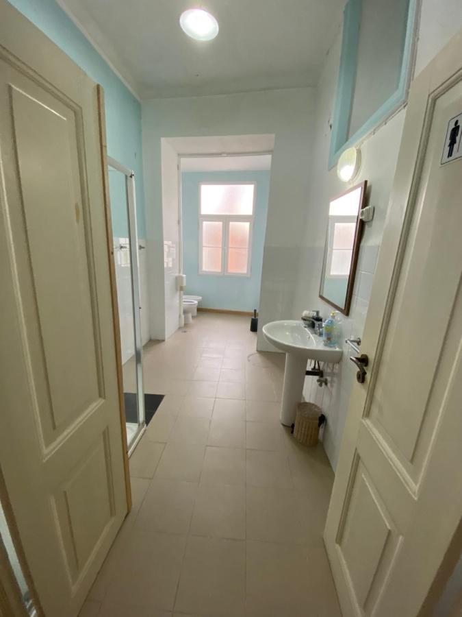 Relax Chiado 3 - Cute Little Double Room With Shared Bathroom Lisboa Ngoại thất bức ảnh